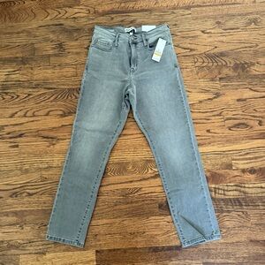 DKNY Broome high rise slim straight jeans. Size 8/29 NWT
